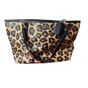 🔥 *Spotlight Stealer* Coach Gallery Bag
~ Leopard Print Posh Perfection!